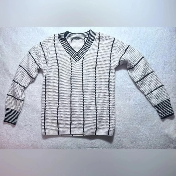 Ladies Knit Sweater - Picture 2 of 8